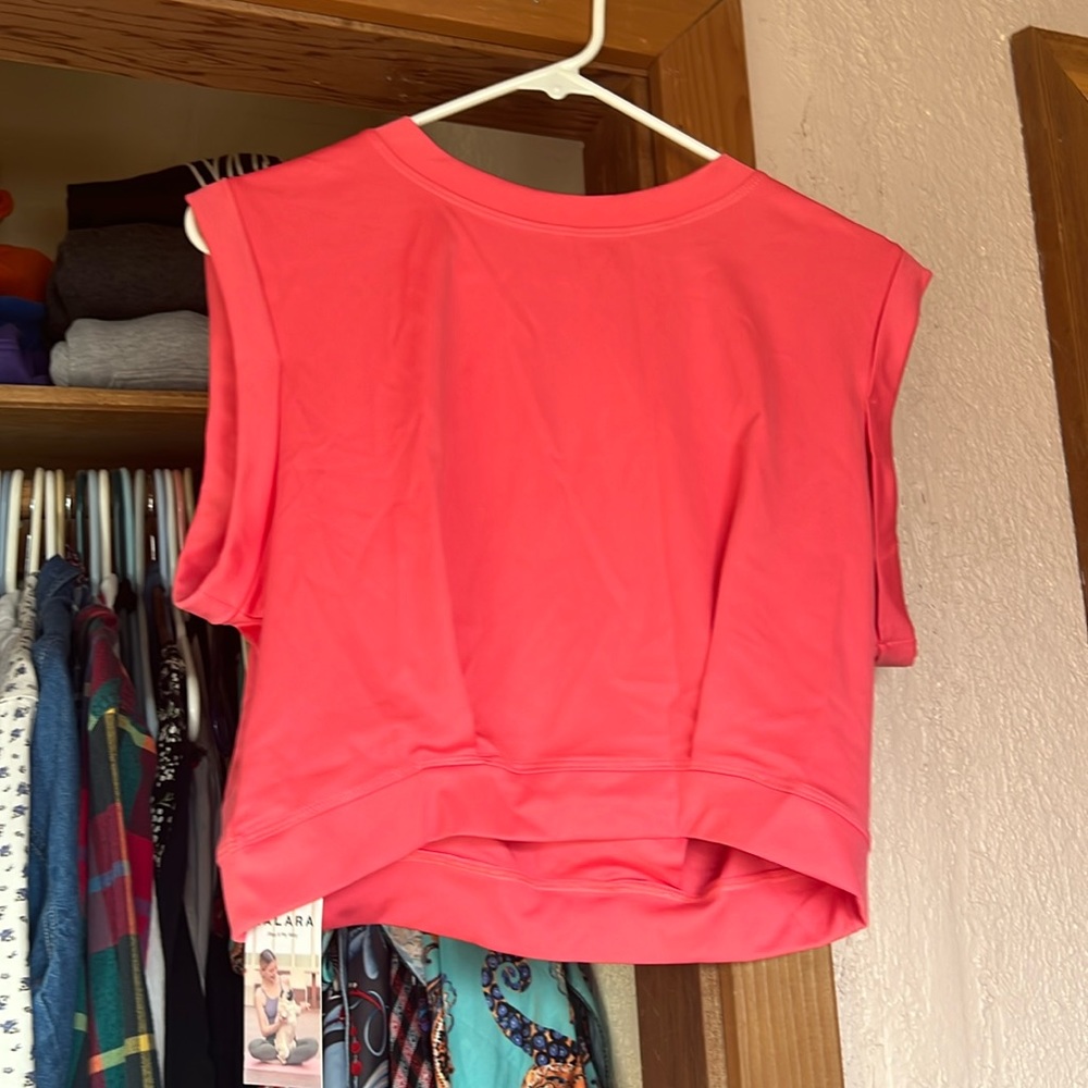 Brand new with tags Halara crop top